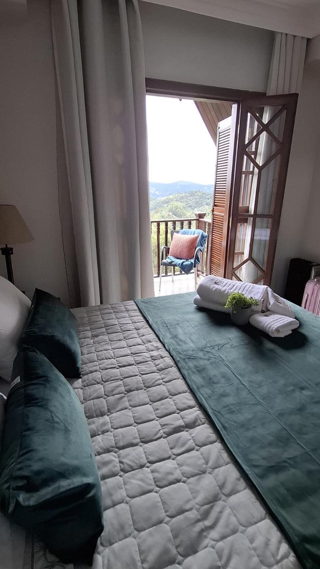 Apartamento Duplex Em Castelo | Piscina Aquecida, Lareira E Wi-fi
