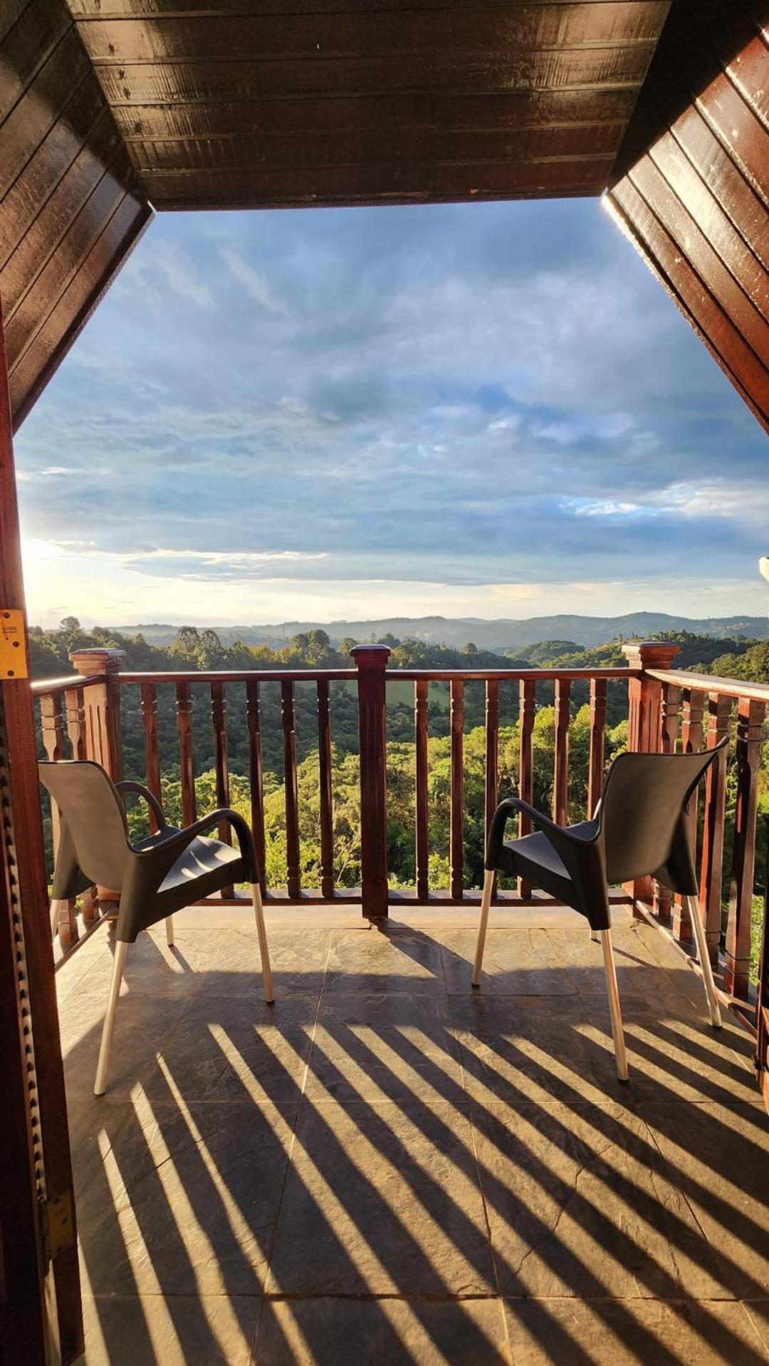Apartamento Duplex Em Castelo | Piscina Aquecida, Lareira E Wi-fi *