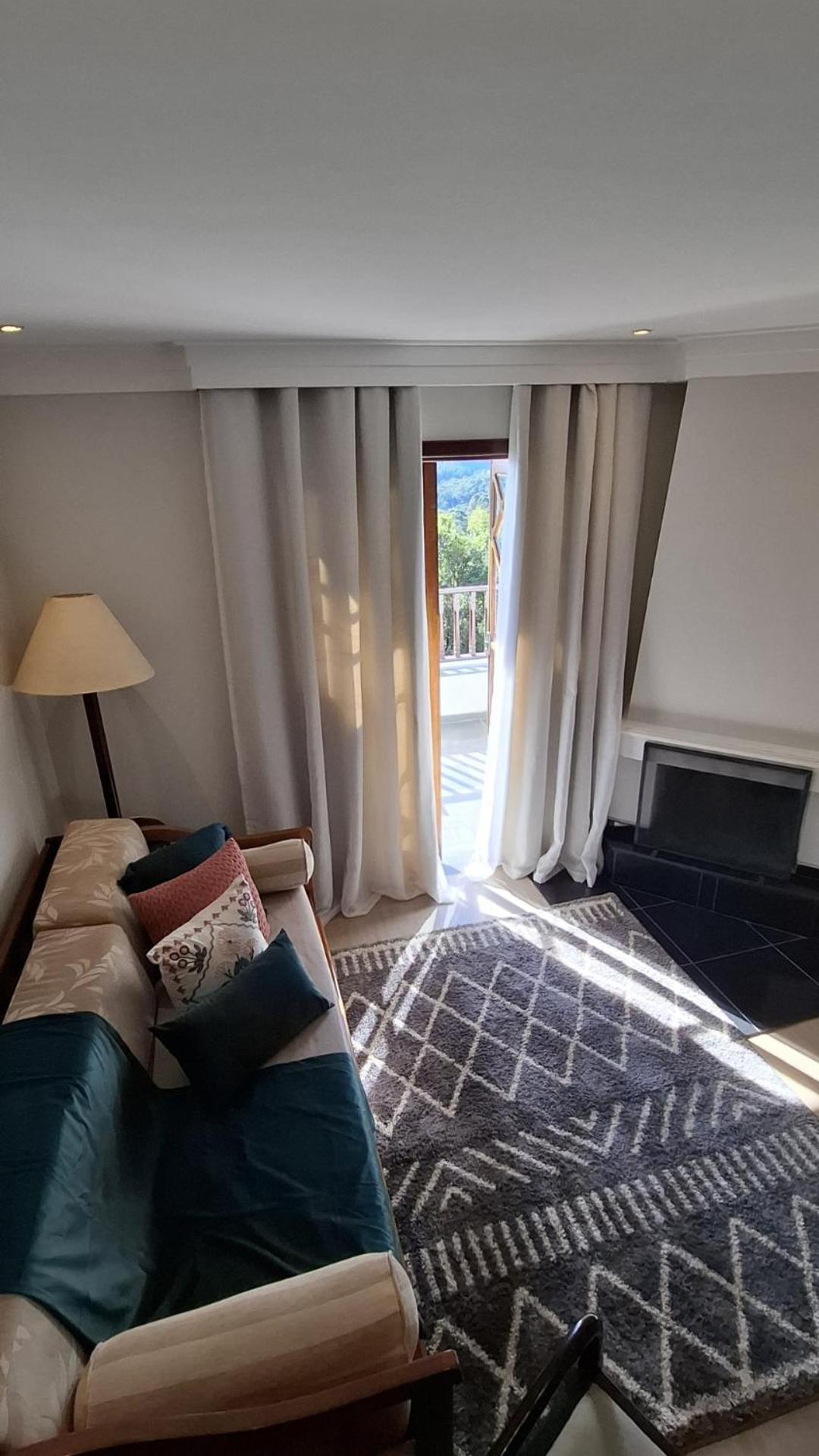 Duplex Em Castelo | Piscina Aquecida, Lareira E Wi-fi *