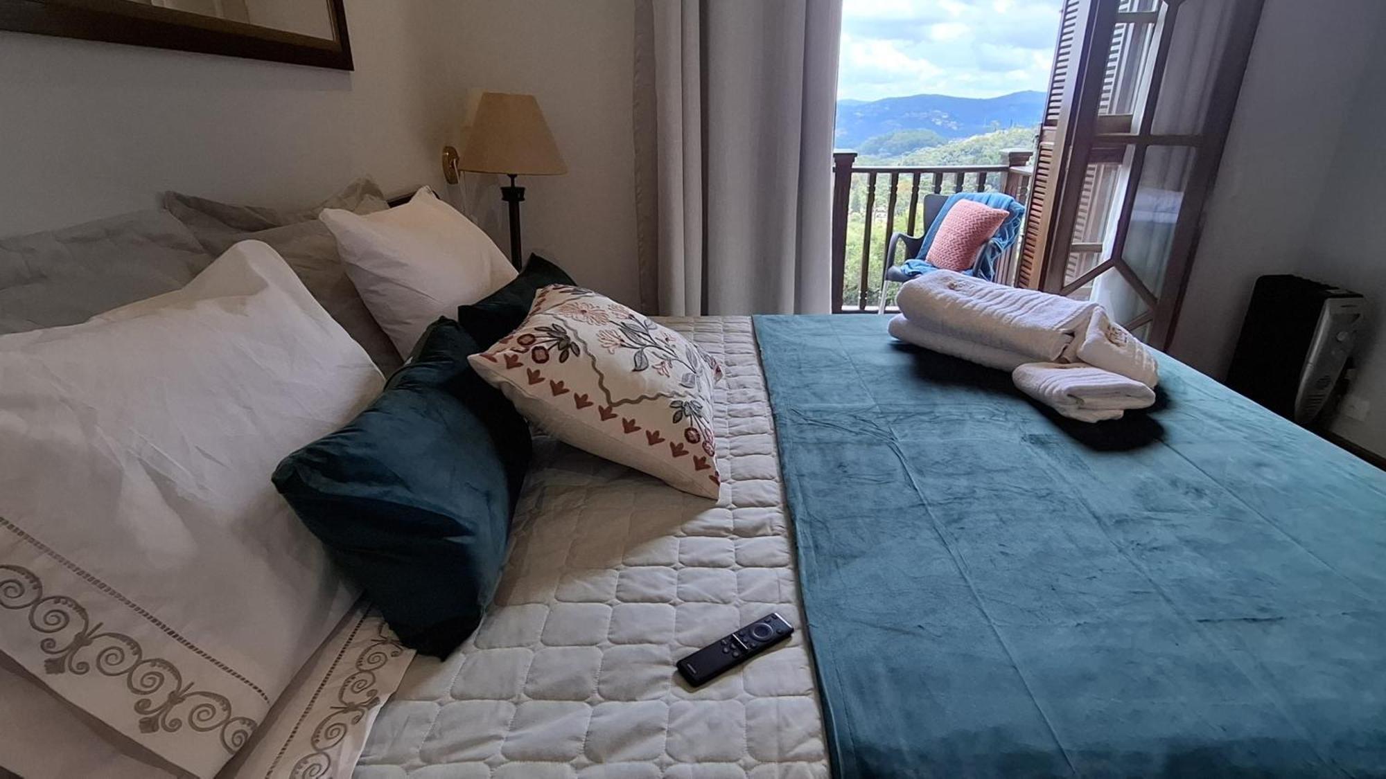 Apartamento Duplex Em Castelo | Piscina Aquecida, Lareira E Wi-fi