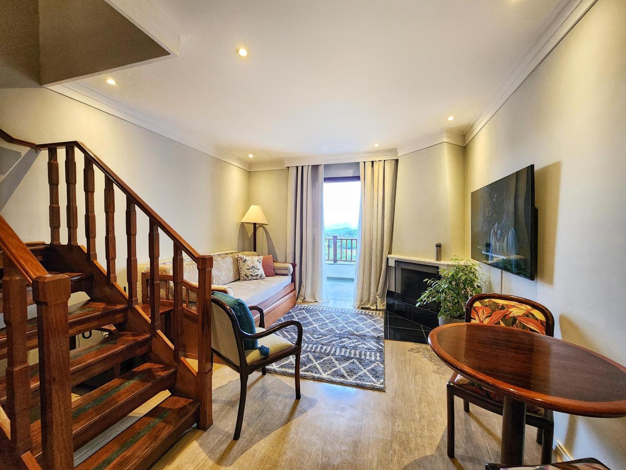 Apartamento Duplex Em Castelo | Piscina Aquecida, Lareira E Wi-fi Campos do Jordão