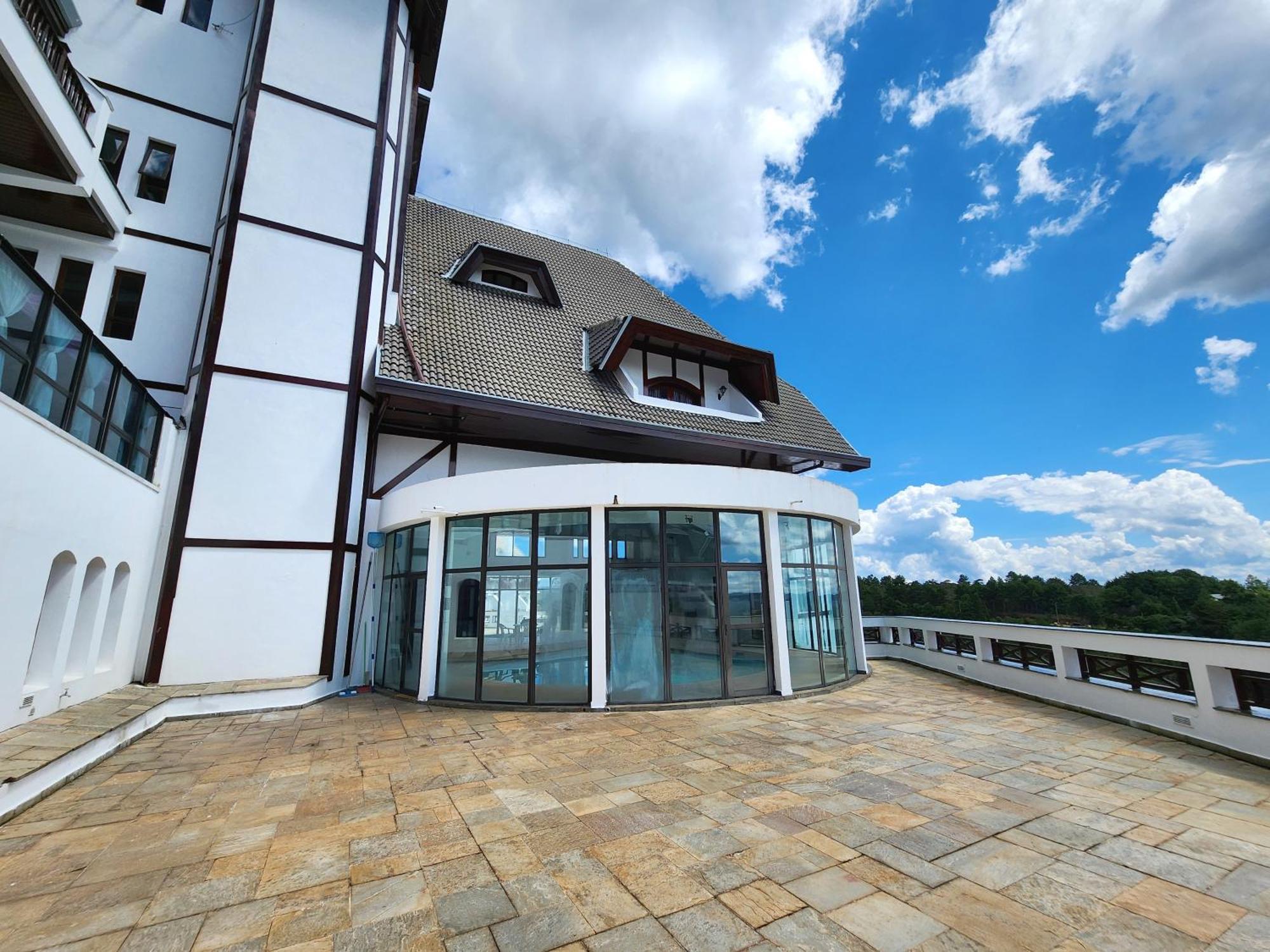 Duplex Em Castelo | Piscina Aquecida, Lareira E Wi-fi *