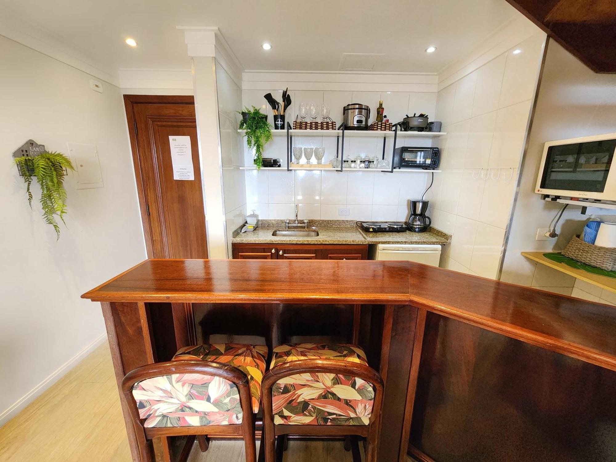 Duplex Em Castelo | Piscina Aquecida, Lareira E Wi-fi