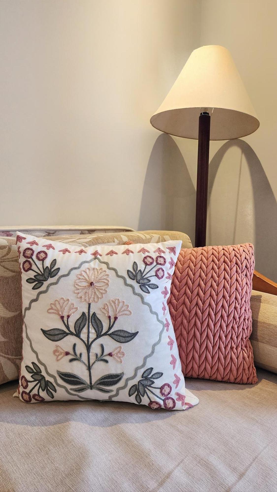 Apartamento Duplex Em Castelo | Piscina Aquecida, Lareira E Wi-fi *