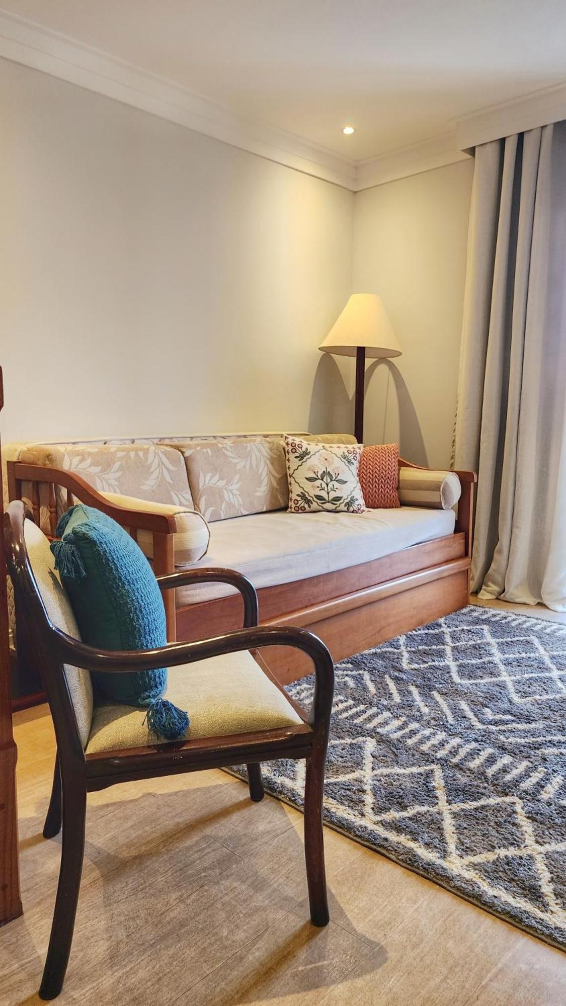 Duplex Em Castelo | Piscina Aquecida, Lareira E Wi-fi *