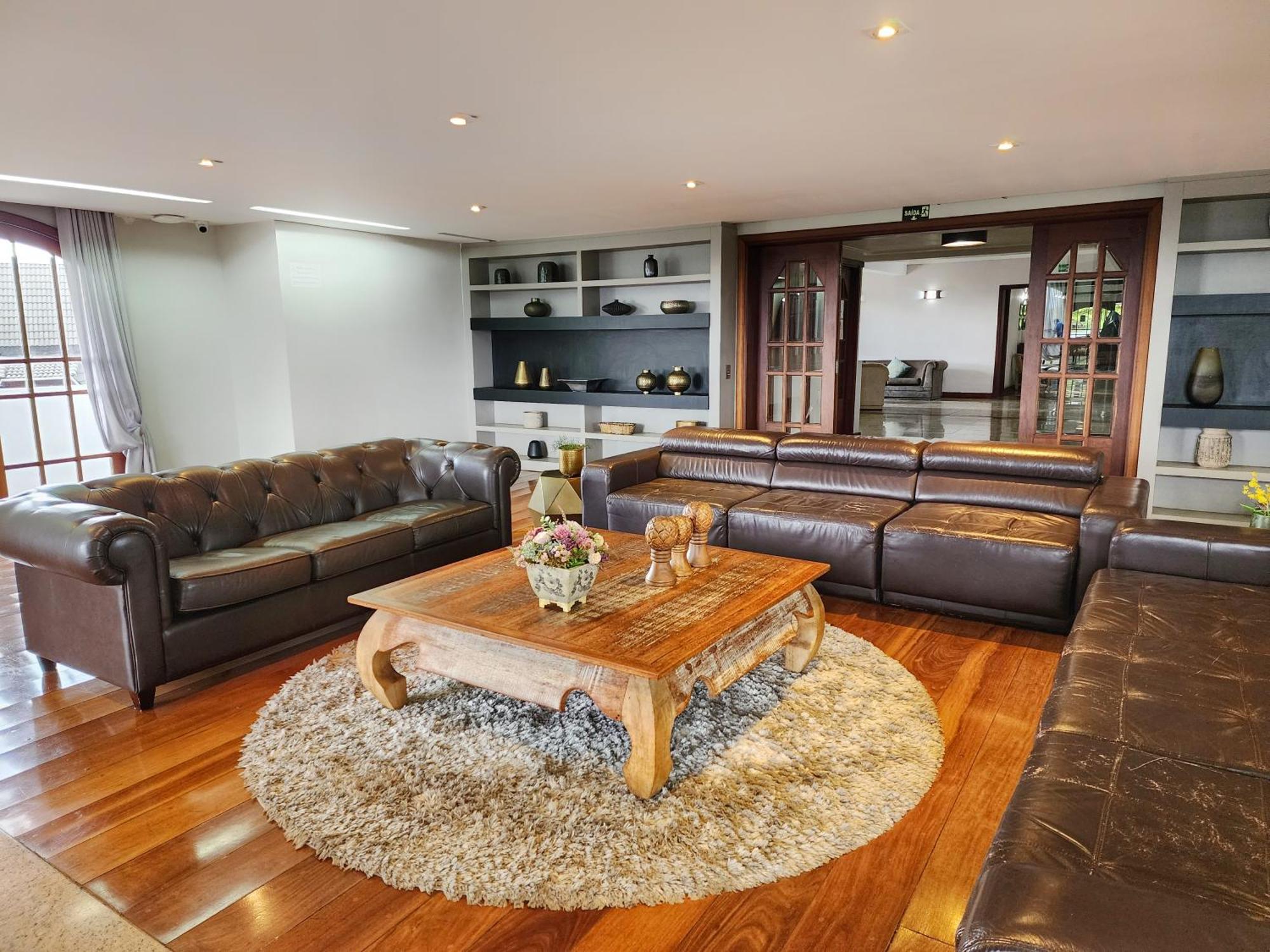 Duplex Em Castelo | Piscina Aquecida, Lareira E Wi-fi Apartamento *