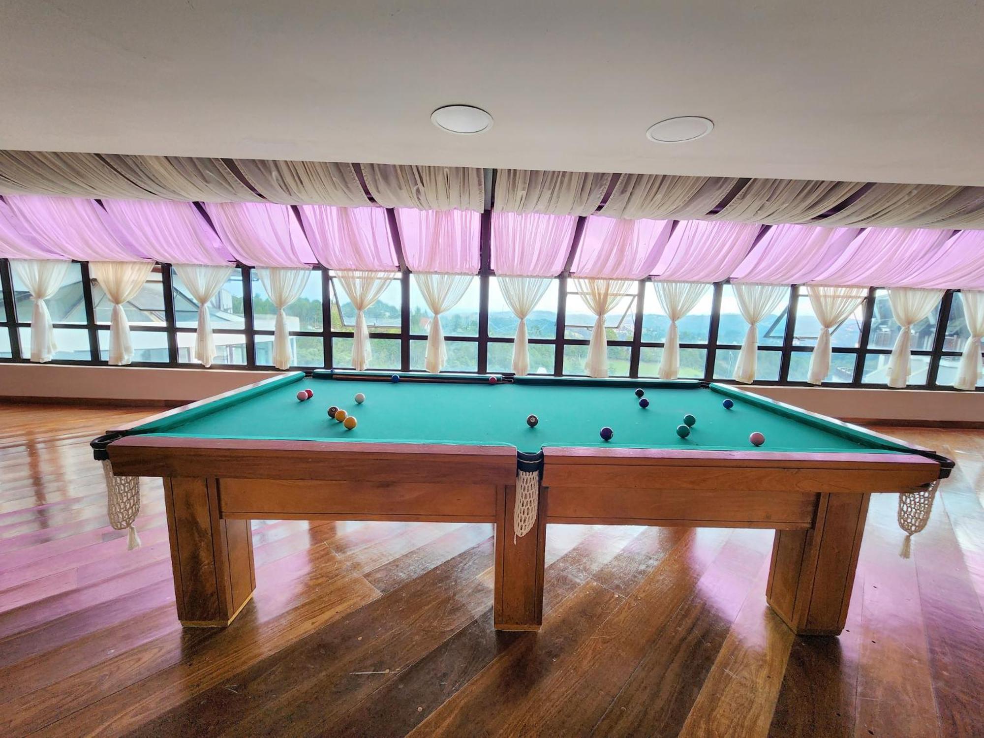 Apartamento Duplex Em Castelo | Piscina Aquecida, Lareira E Wi-fi *